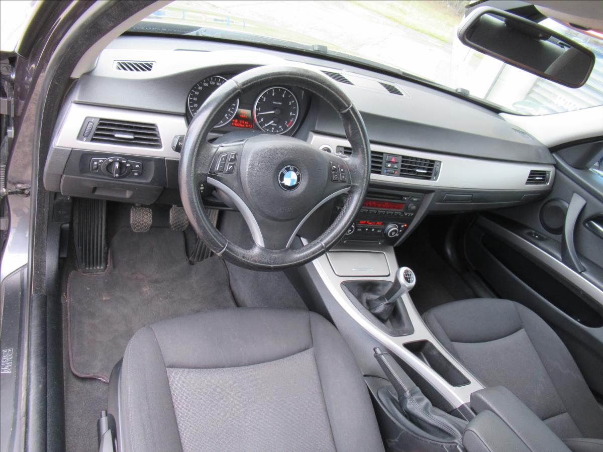 BMW Řada 3 2,0 318i Servisní knížka !!!