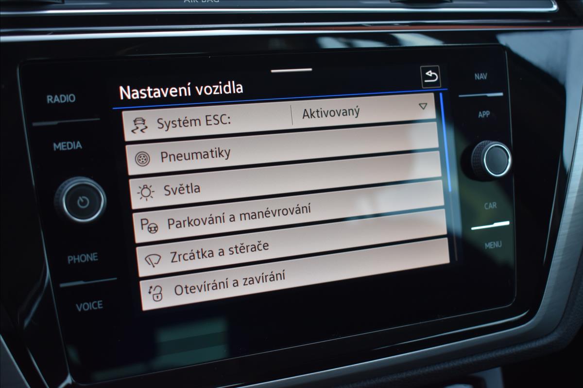 Volkswagen Touran 2,0 TDi  DSG Virtual LED Navi Dynaudio - 30