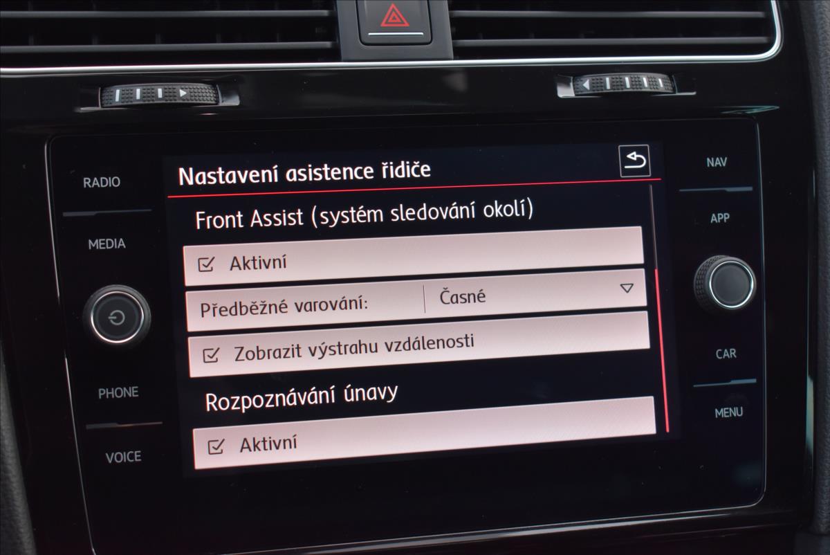 Volkswagen Golf 2,0 TSi  169kW GTI ACC LED PDC Navi - 27